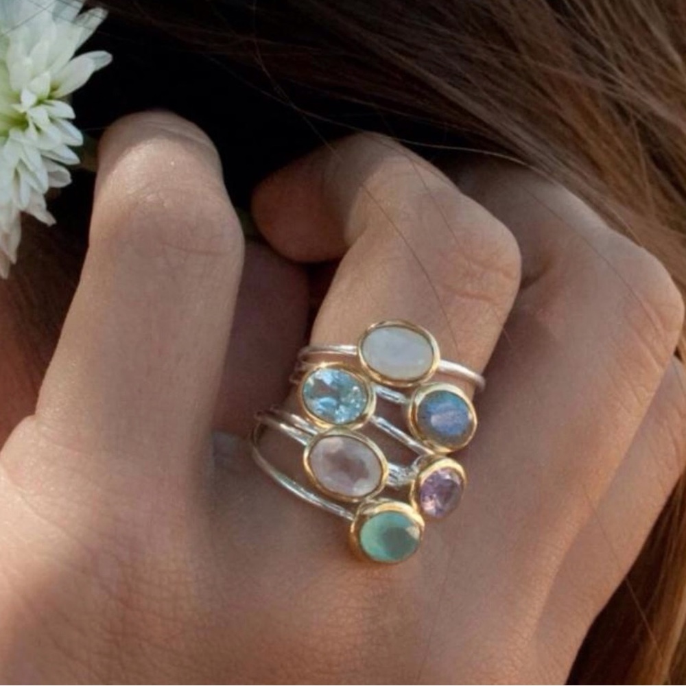 Gorgeous Silver Gemstone Ring - Picture 2 of 5